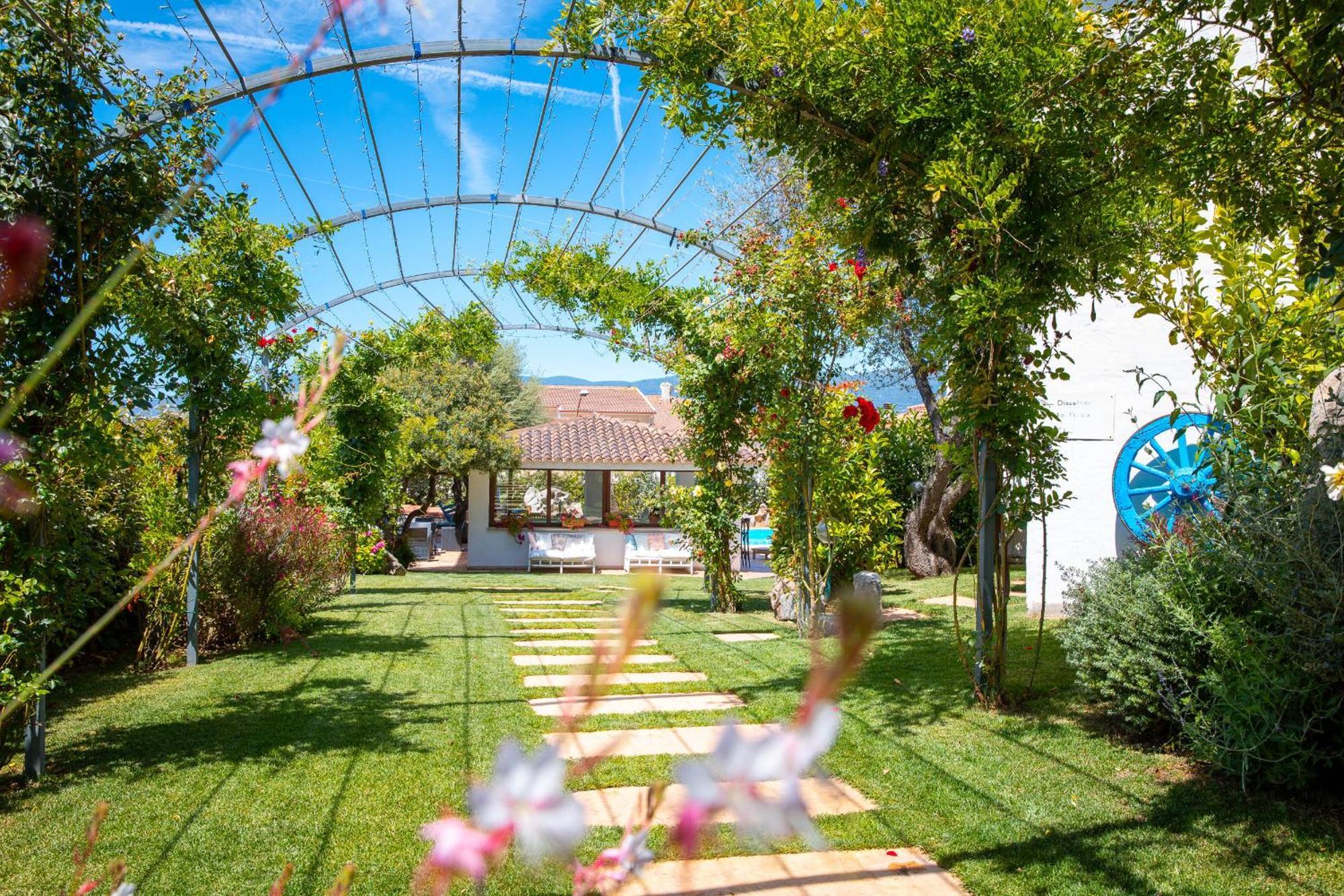Hotel Ristorante S'Astore Benetutti Ngoại thất bức ảnh